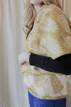 Load image into Gallery viewer, Palm leaf  Shawl