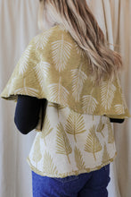 Load image into Gallery viewer, Palm leaf  Shawl
