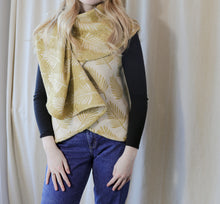 Load image into Gallery viewer, Palm leaf  Shawl