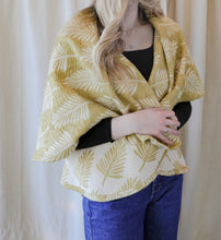 Load image into Gallery viewer, Palm leaf  Shawl