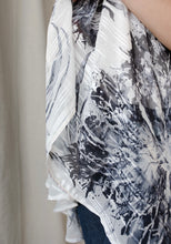 Load image into Gallery viewer, Wild Flower Shawl
