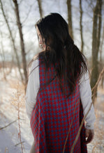 Load image into Gallery viewer, Houndstooth Wool Shawl
