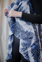Load image into Gallery viewer, Tiger Blue Shawl
